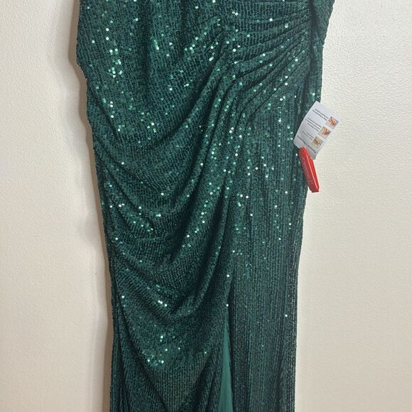 Ieena Mac Duggal 26988 - V-Neck Cowl Back Gown dress in emerald green size 8 - Picture 5 of 14